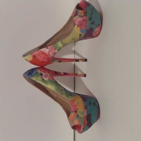 Betsey Johnson Bridgitt Multicolor Platforms Heels size 8m - Picture 2 of 12